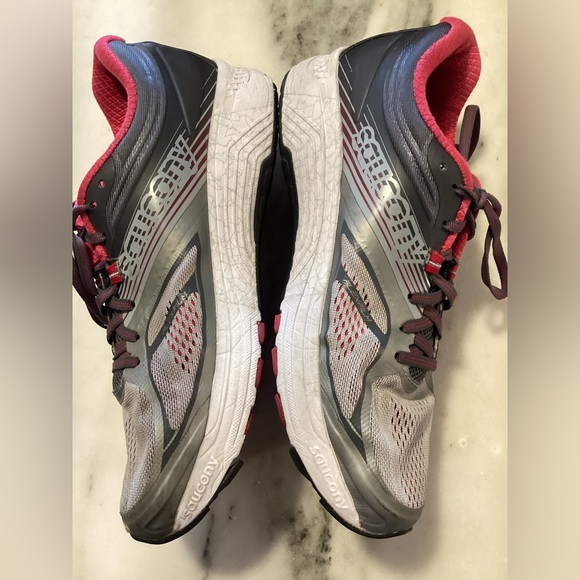 Saucony size 11 Women’s Running Shoes pink and silver Style S10350-2 - Picture 4 of 16